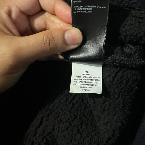 The North Face Black Men’s Campshire Fleece Hoodie - Picture 13 of 13